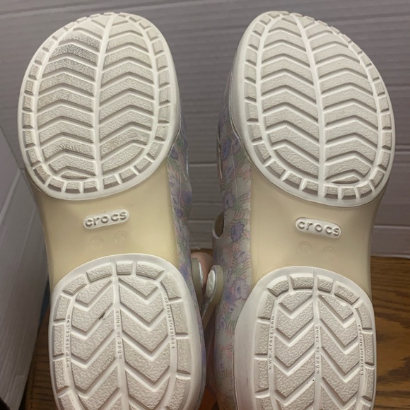 CROCS pastel floral, purple, pink and white flowered women size 10 Footwear - Picture 11 of 12